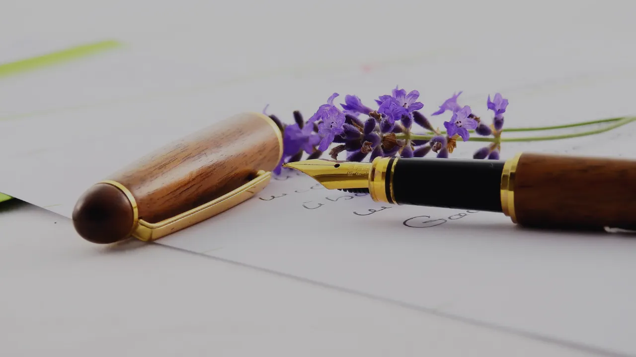 Sağlık Yönetimi Öğrenci Meslektaşlarıma Mektup başlıklı blog yazısının öne çıkan görseli. Sağlık yönetimi öğrencilerine yönelik tavsiyeler ve deneyimlerin paylaşıldığı içerik görseli.